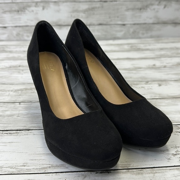APT 9 black faux suede wedges SZ 7 1/2M - Picture 1 of 9